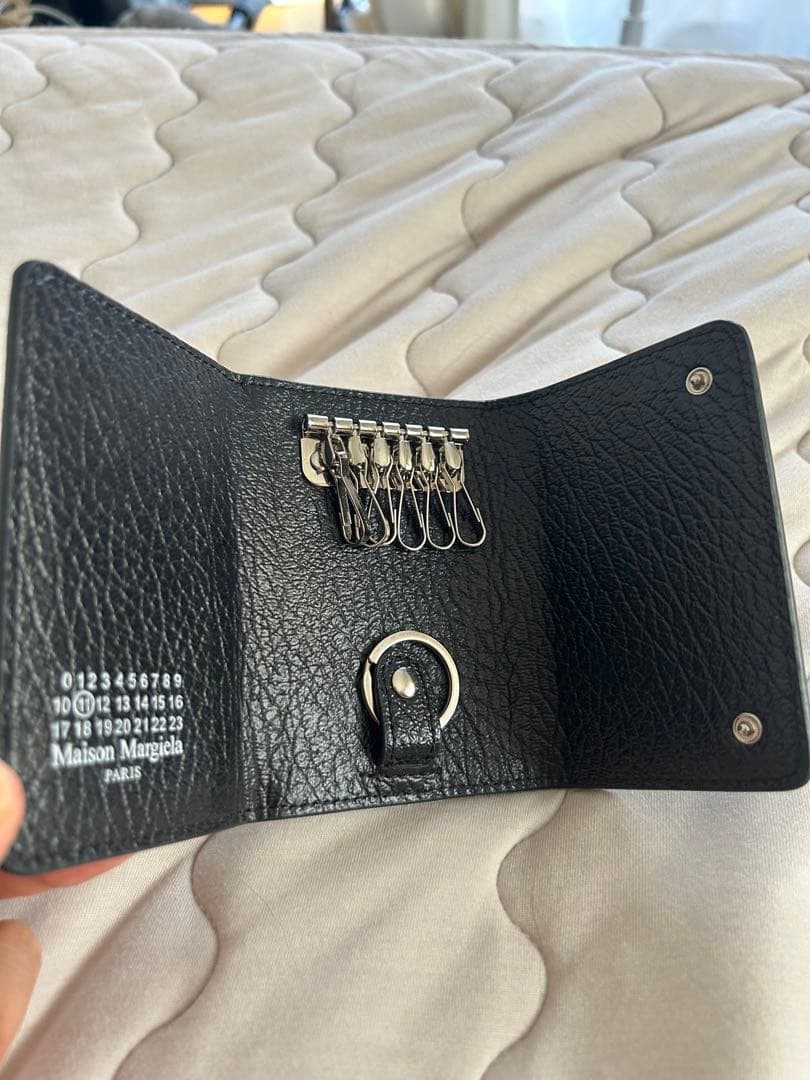 ブラックレザーキーケース スタッズ付き