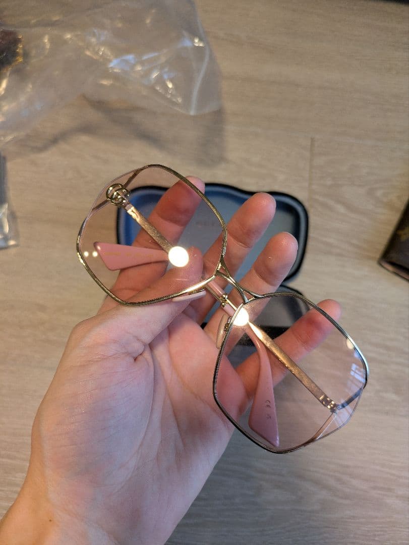 GUCCI　サングラス　GG0818sa