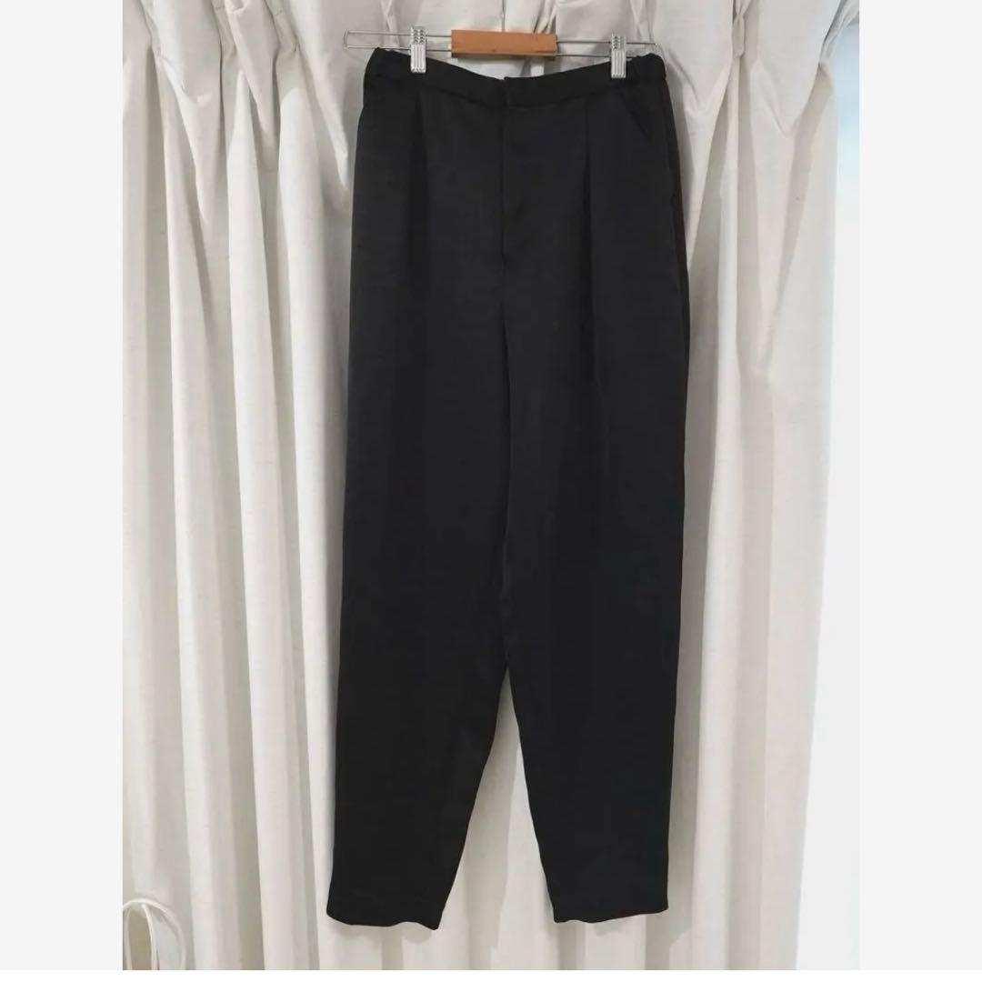 カレンソロジー curensology ダブルサテンタックパンツ 黒