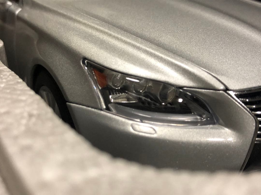 現状品 オートアート 1/18 レクサス LS600hL ソニックシルバー