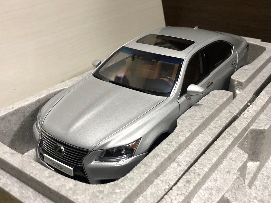 現状品 オートアート 1/18 レクサス LS600hL ソニックシルバー