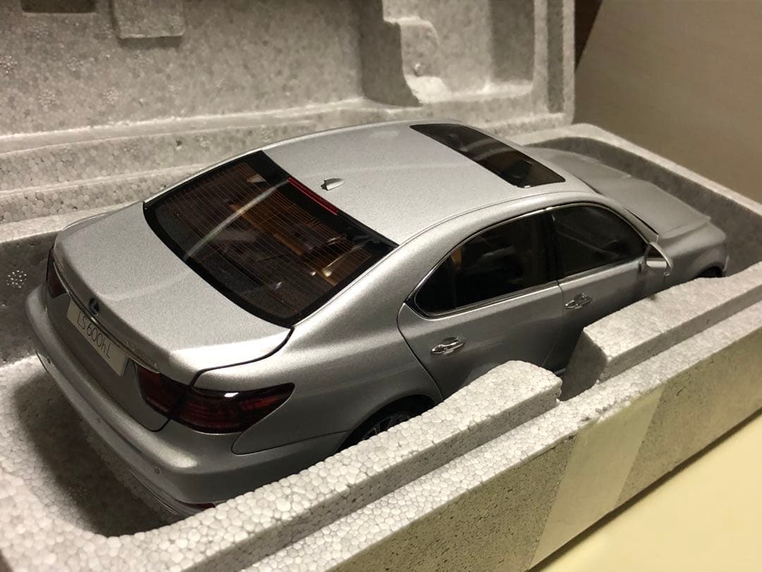 現状品 オートアート 1/18 レクサス LS600hL ソニックシルバー
