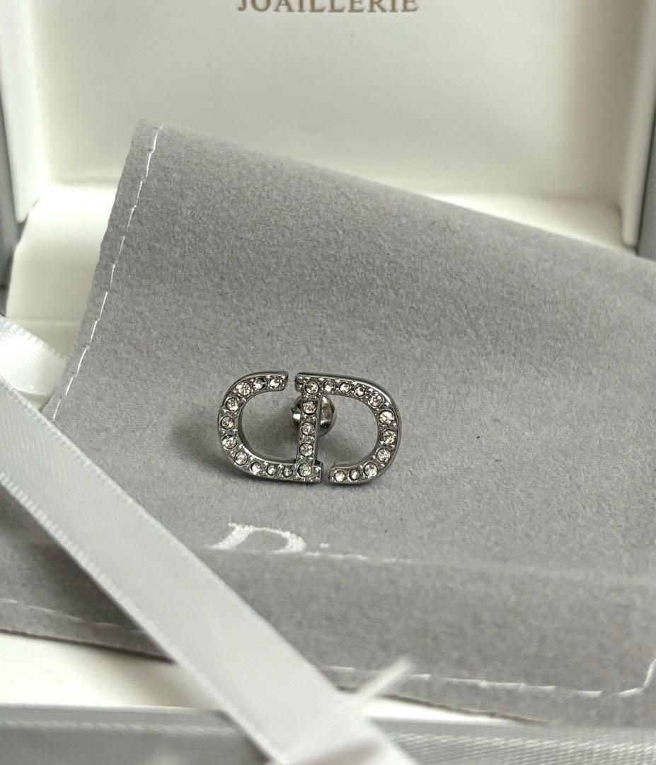 Dior スタッドピアス　シルバー