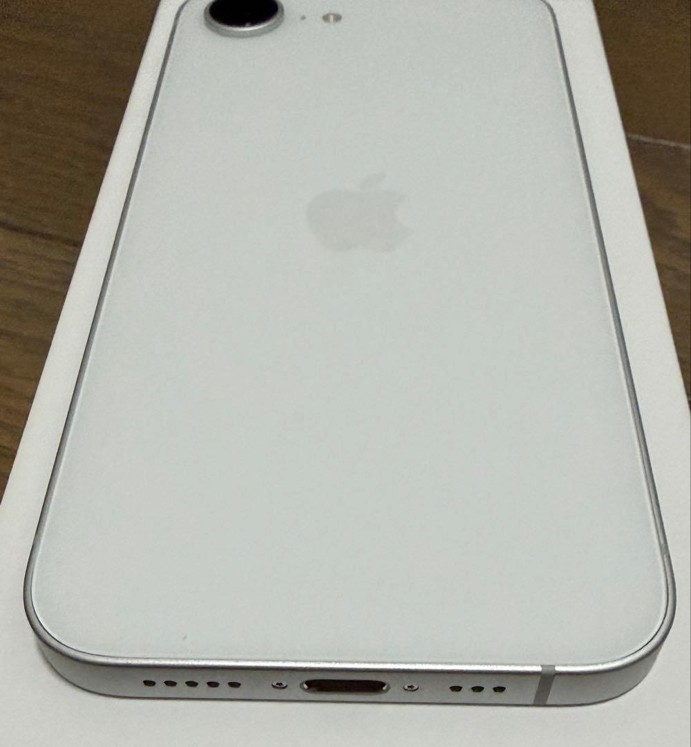 iPhone16e 128GB ホワイト 新品に近い美品