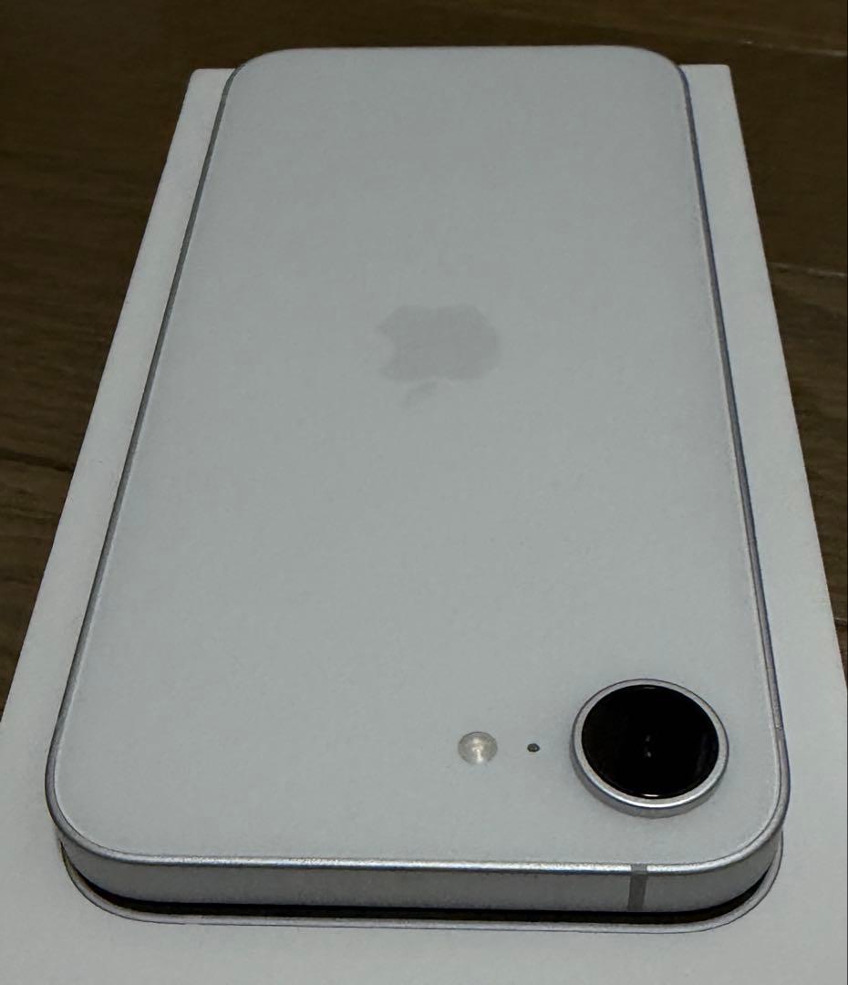iPhone16e 128GB ホワイト 新品に近い美品