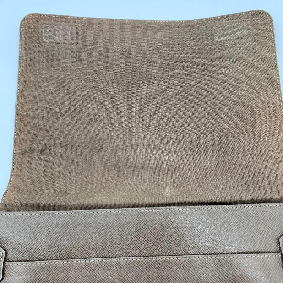 ルイヴィトン タイガ サヤン ショルダーバッグ グリズリ レザー M30918