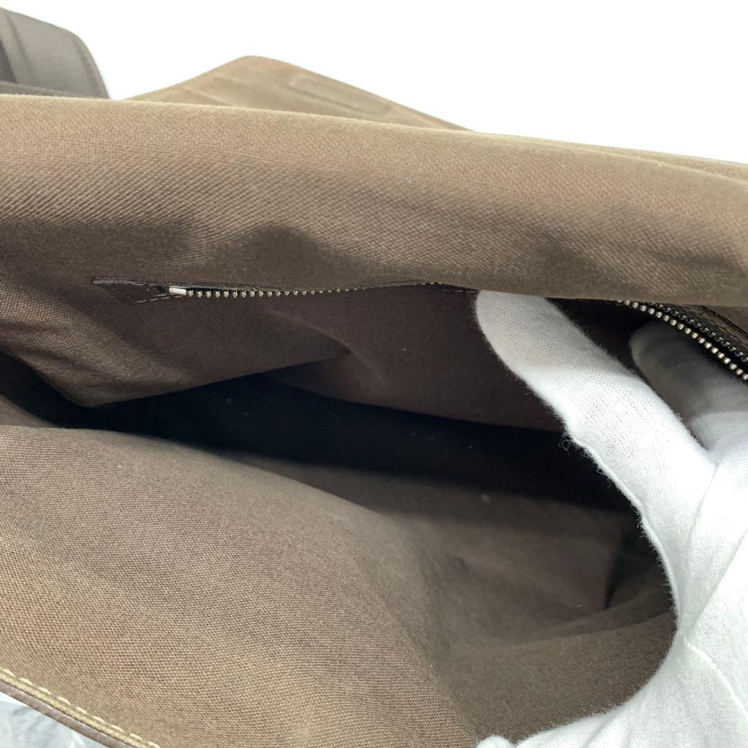 ルイヴィトン タイガ サヤン ショルダーバッグ グリズリ レザー M30918