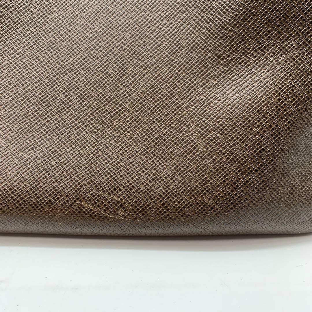 ルイヴィトン タイガ サヤン ショルダーバッグ グリズリ レザー M30918