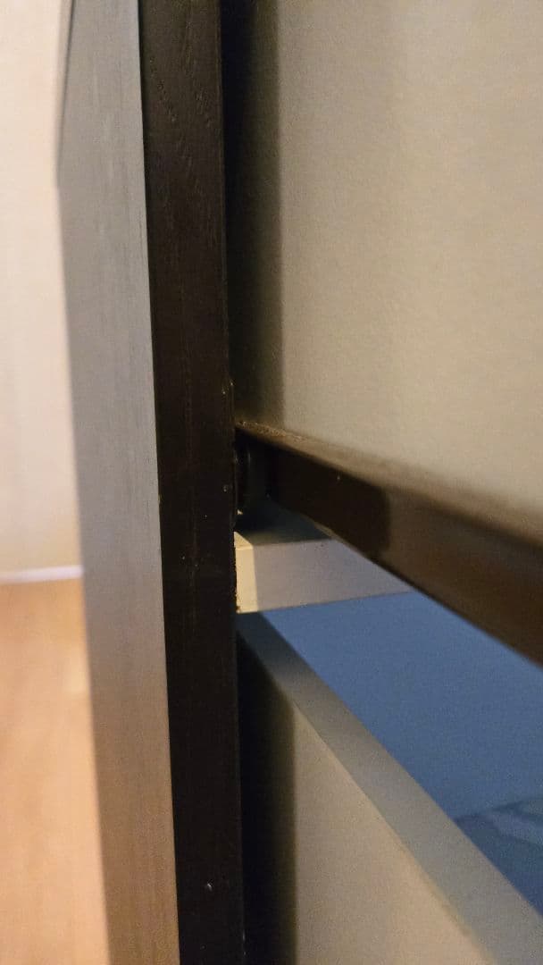 白黒の4段チェスト