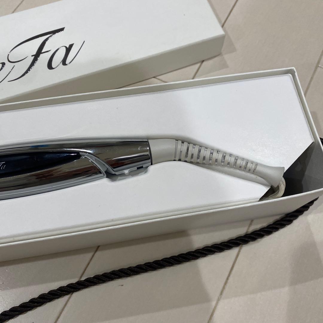 リファRefa正規品ストレートアイロン中古動作品ホワイトカラーギャランティ有り