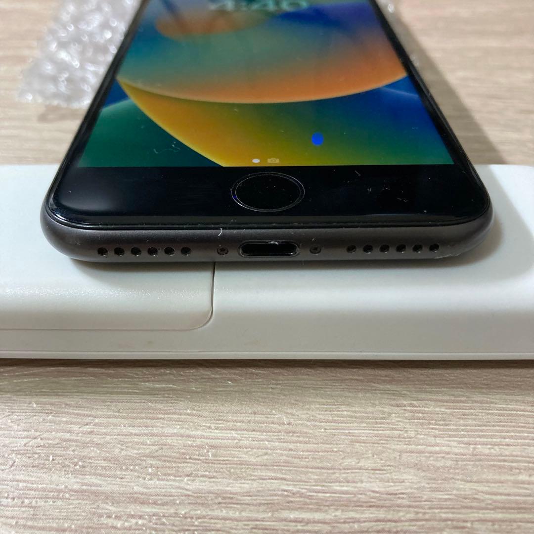 iPhone8 64GB バッテリー100% SIMフリー ドコモ制限あり