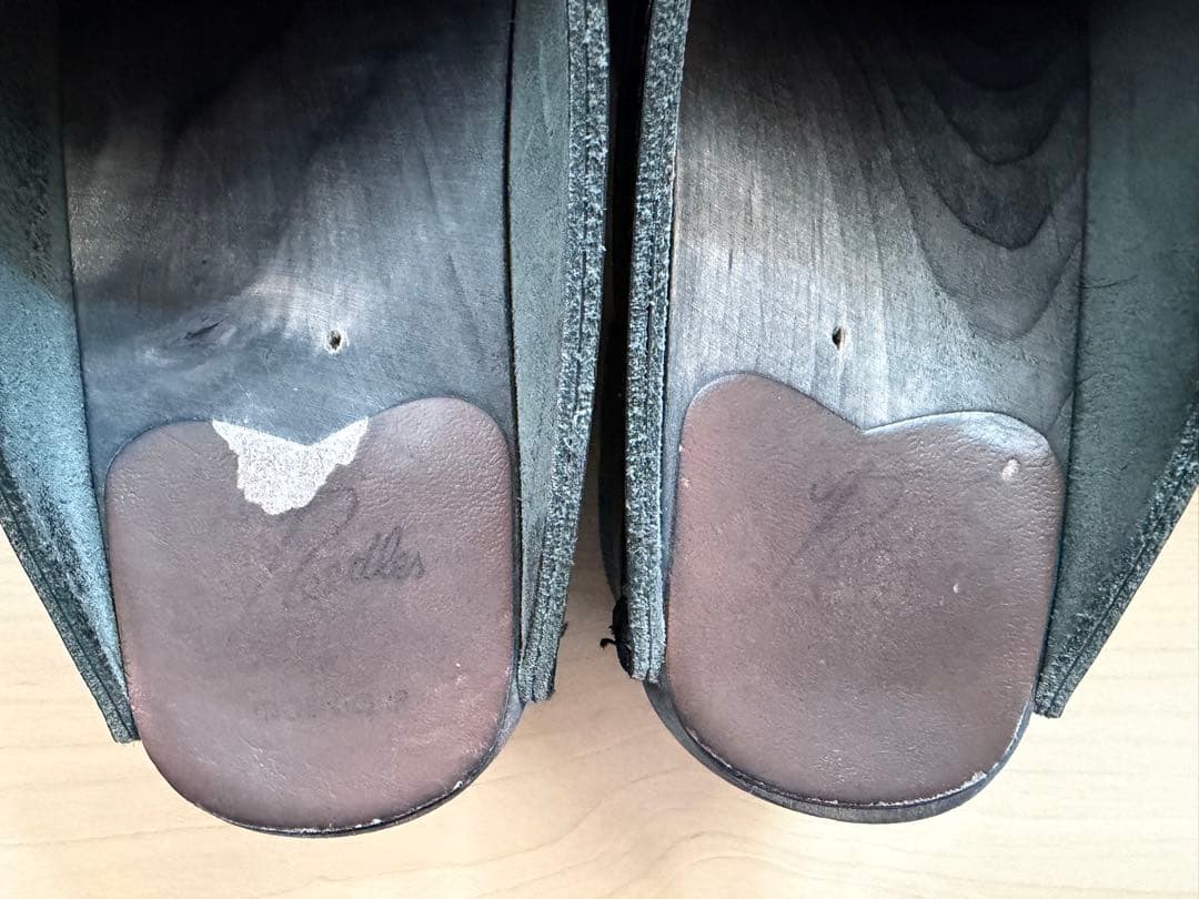 Needles × Troentorp ブラックレザーサボサンダル スタッズ付き