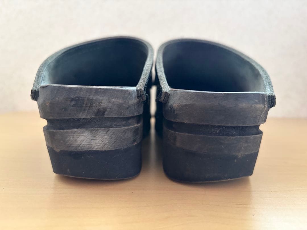 Needles × Troentorp ブラックレザーサボサンダル スタッズ付き