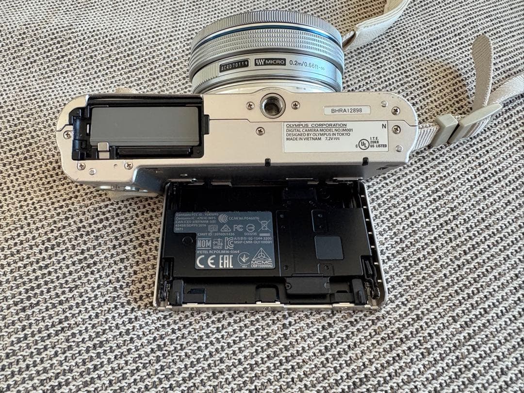 OLYMPUS PEN E-PL8 白