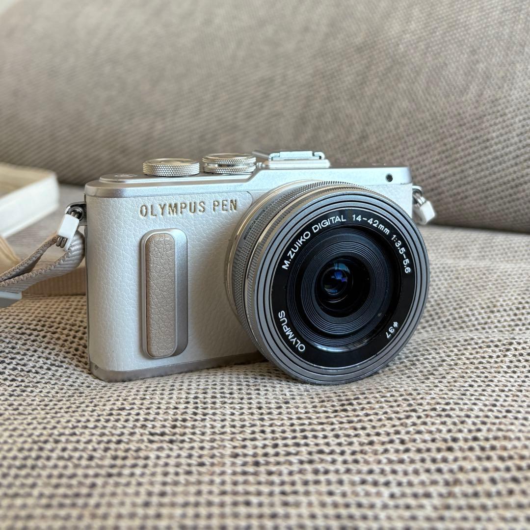 OLYMPUS PEN E-PL8 白