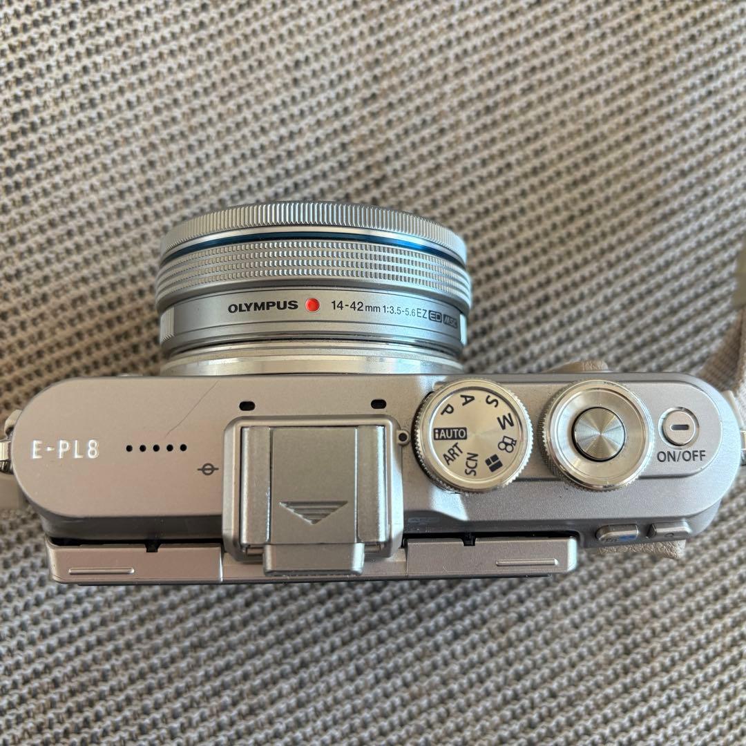 OLYMPUS PEN E-PL8 白