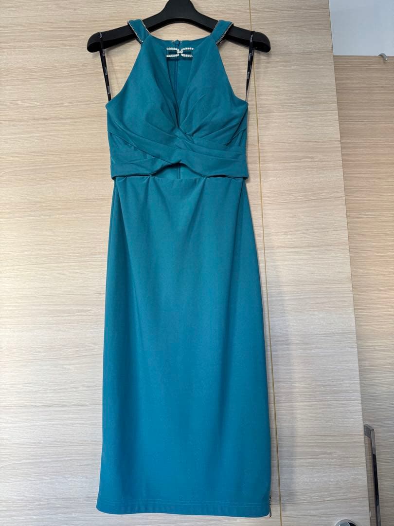 Veautt ヴュート　バストクロス ミディアムドレス