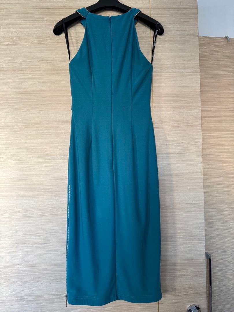 Veautt ヴュート　バストクロス ミディアムドレス