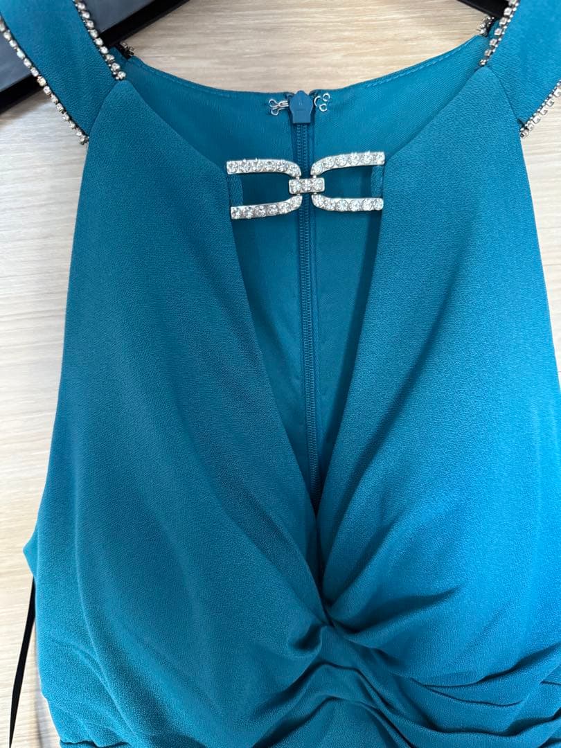 Veautt ヴュート　バストクロス ミディアムドレス