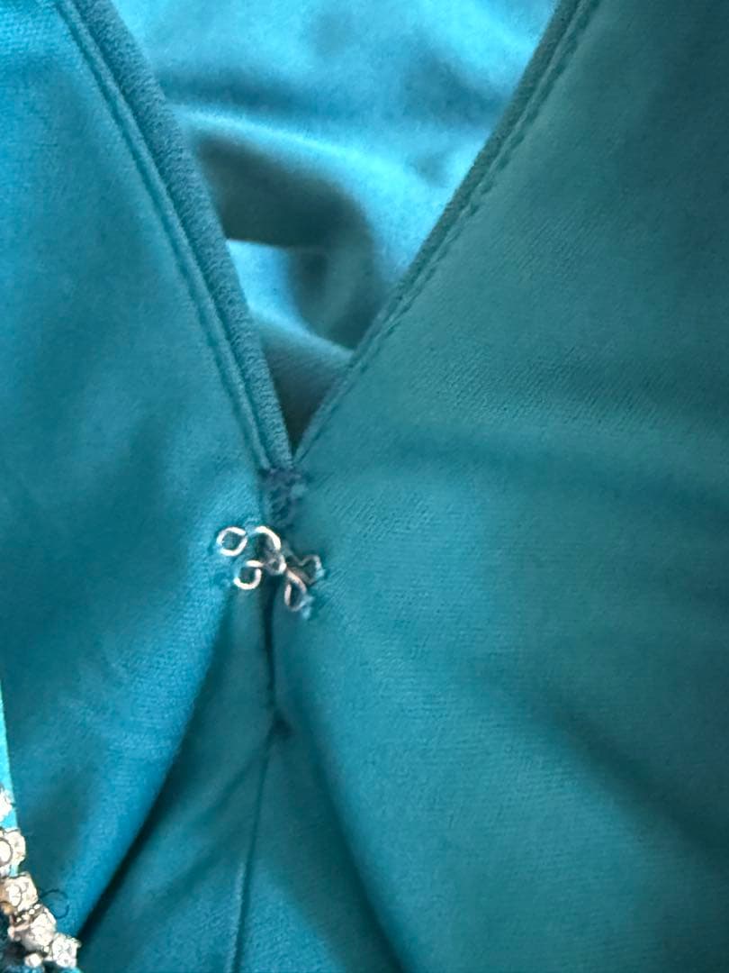 Veautt ヴュート　バストクロス ミディアムドレス