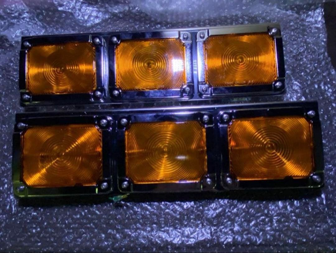 カ*ズ様 新品未使用KOITO小糸バス用ウインカー 3連ステー付きアンバーレンズ