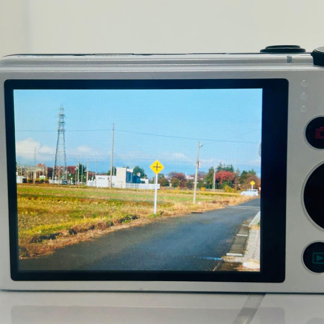 美品！CASIO EX-ZR200 コンパクトデジタルカメラ