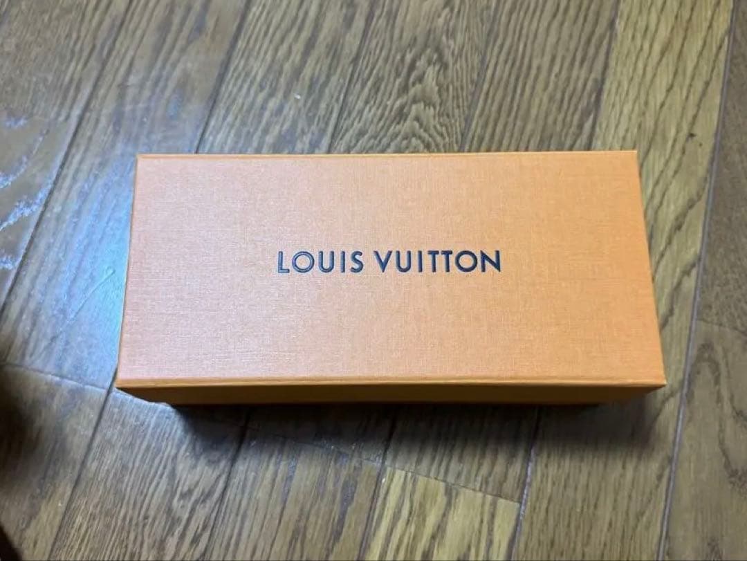 ジャンク　LOUIS VUITTON ワイヤレスイヤホンセット