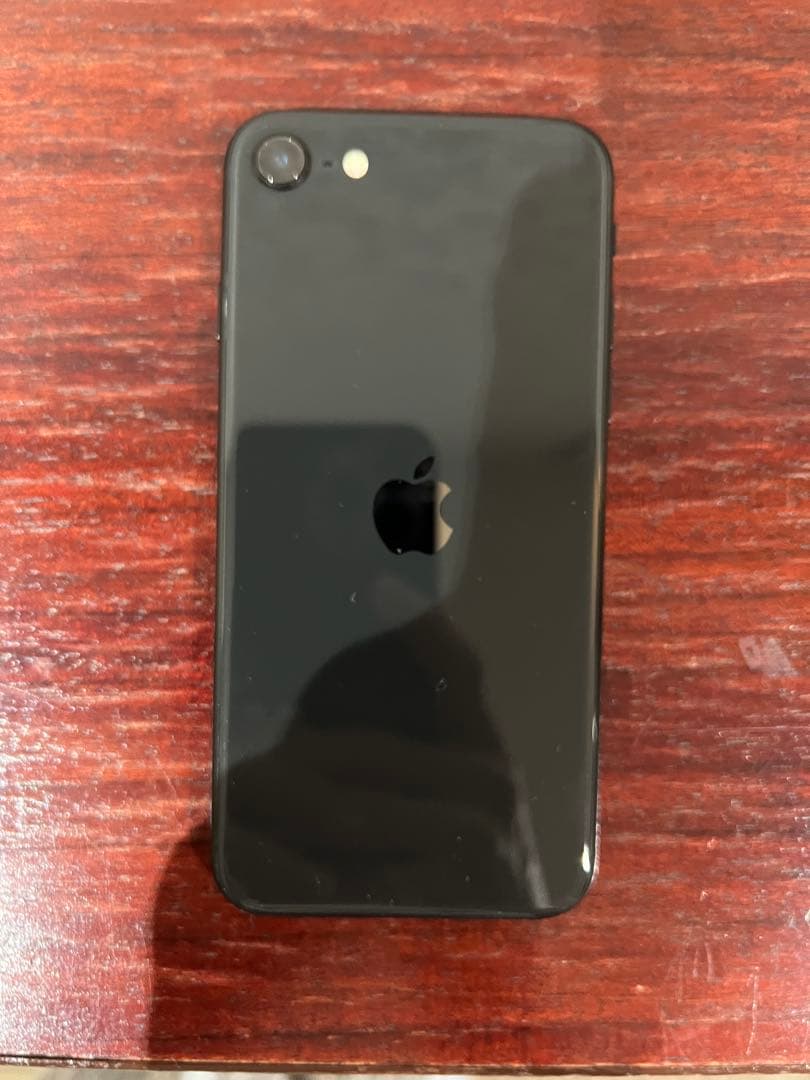 【美品】　Apple iPhone SE 本体 ブラック　第二世代
