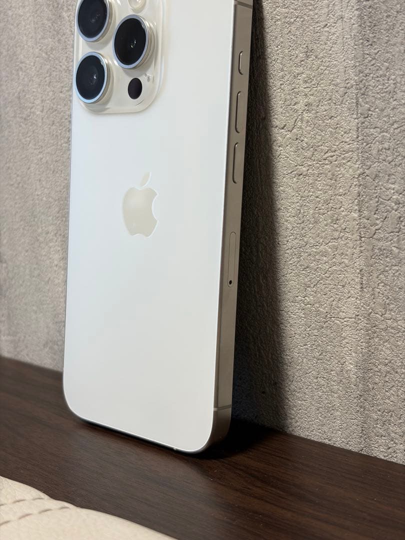 Apple iPhone 15Pro ホワイトチタニウム