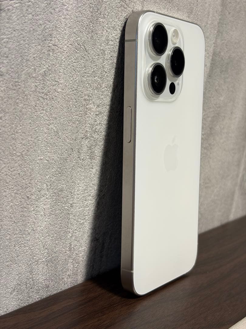 Apple iPhone 15Pro ホワイトチタニウム