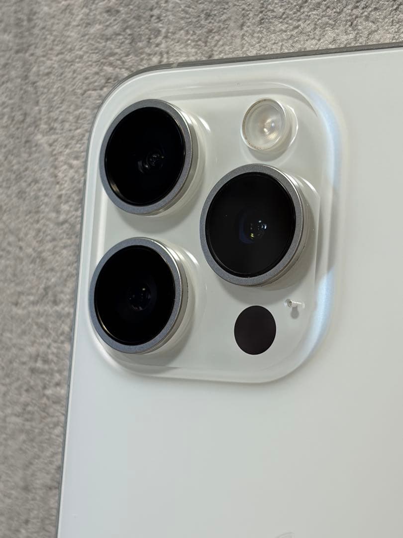 Apple iPhone 15Pro ホワイトチタニウム