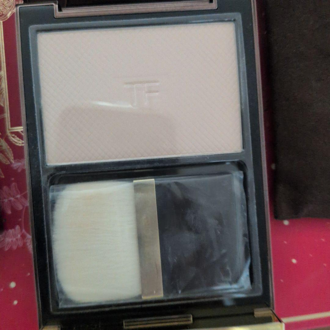 トムフォード アーキテクチャーソフトマットブラーリングパウダー 01