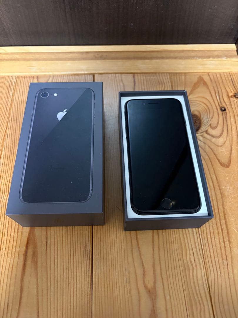 Apple iPhone 8 64GB バッテリー交換済み