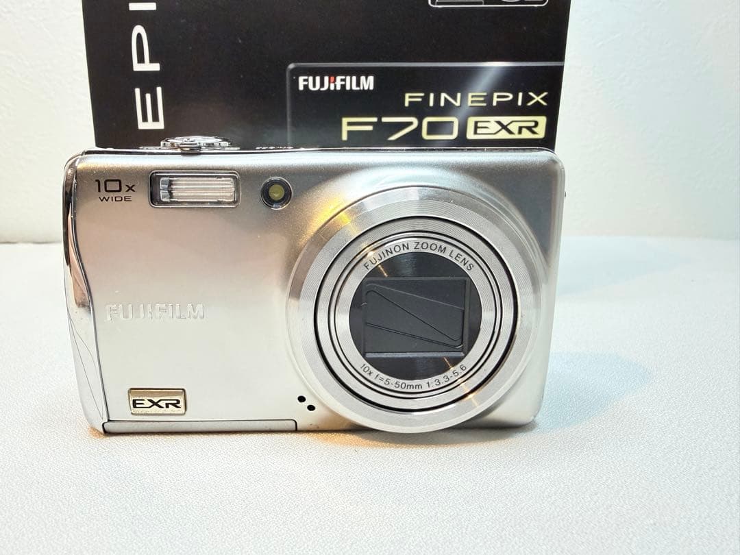 フジフィルム　FinePix F70 EXR シルバー