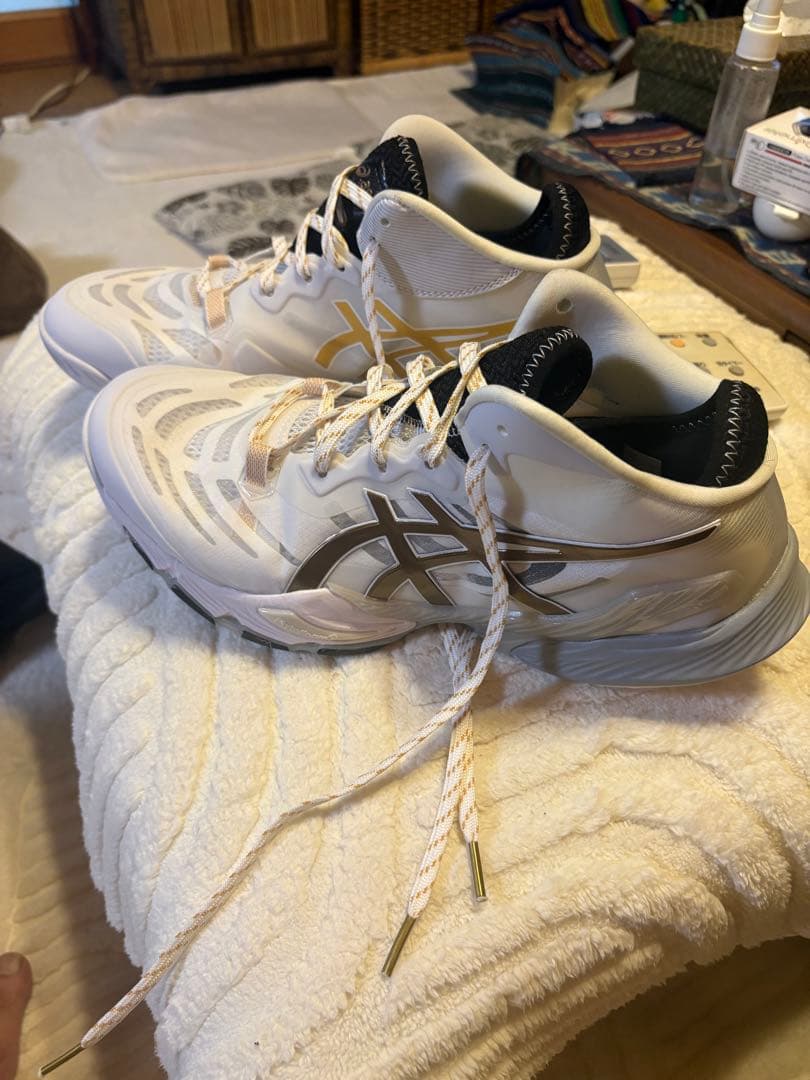 ASICS バレーボールシューズ ホワイト/ゴールド　28.0