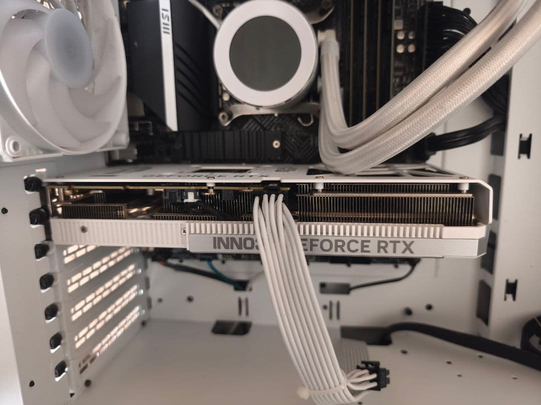 INNO3D GeForce RTX4060ti(8GB) ホワイトカラー