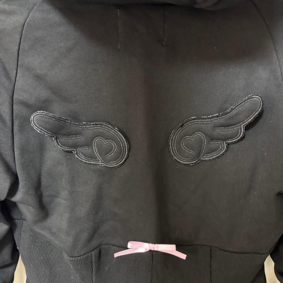 トップス AVENCHUMU I'm Angel frill zip foodie