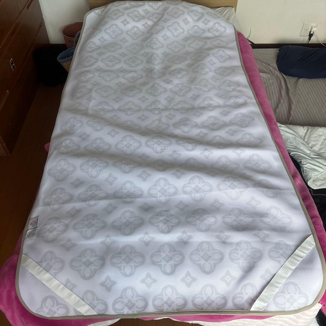 グラントイーワンズ　ベッド敷きシーツ　値下げしました