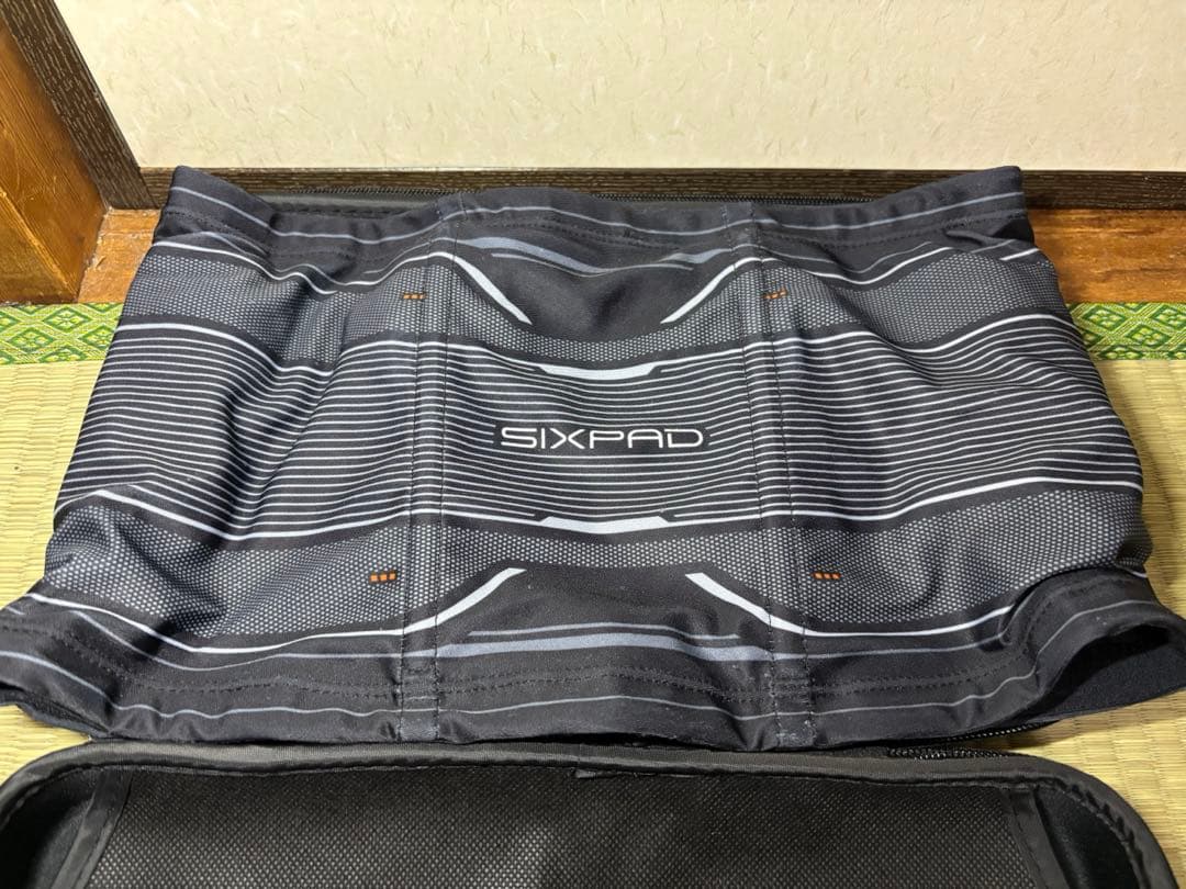【極上美品】SIXPAD シックスパッド コアベルトMサイズ