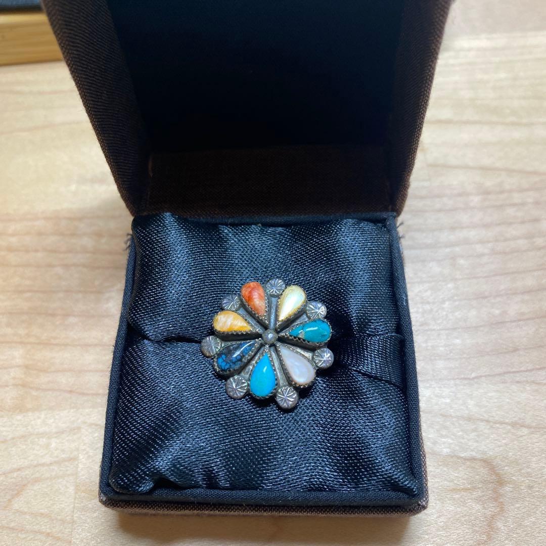 カラフルな花びらデザインのリング　Phyllis フィリス　ズニ族　リング