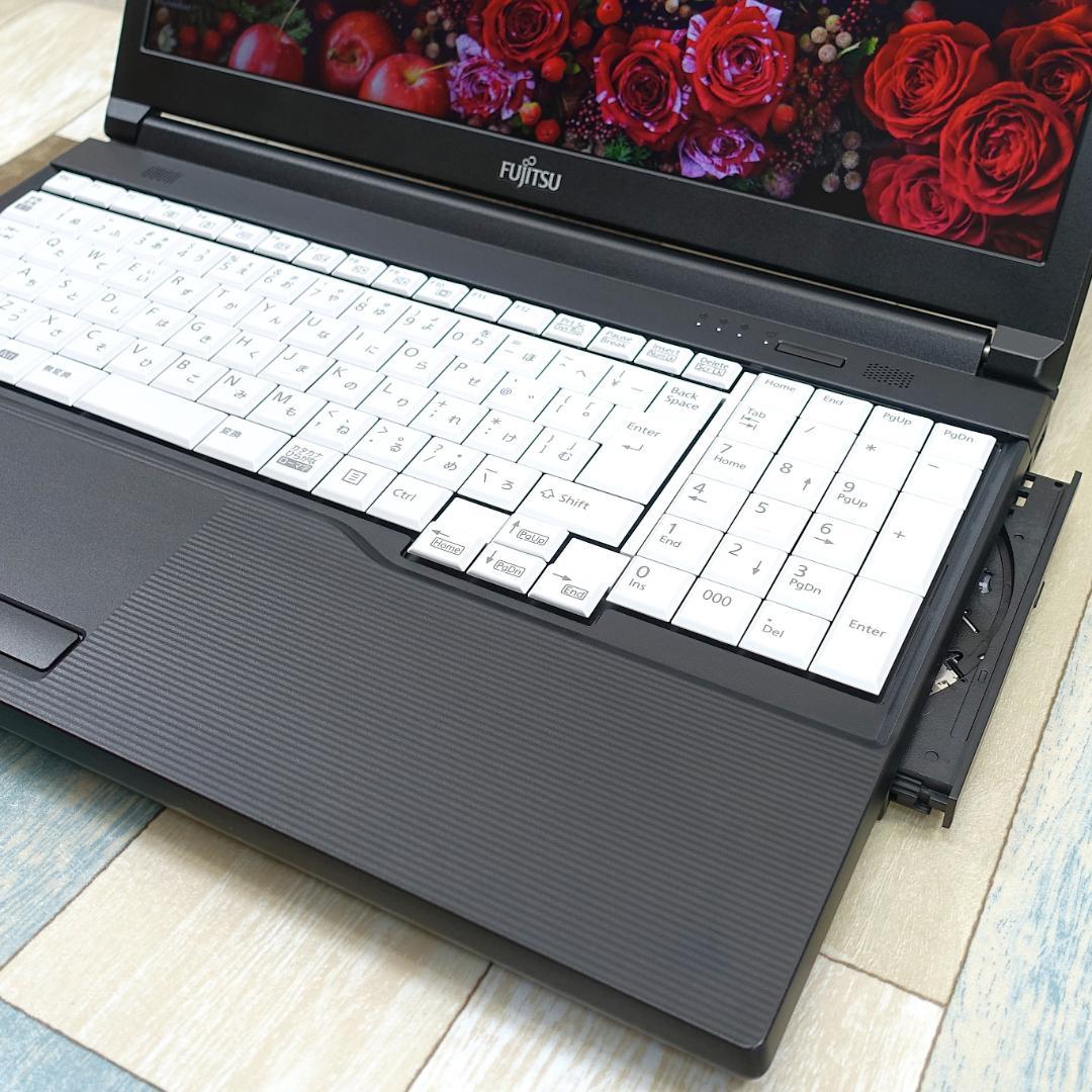 美品で神速の２０２３年製✨１２世代ｉ５に超高速新品ＳＳＤ５００ＧＢ＆大容量メモリ