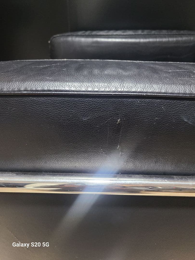 ル コルビジェ本革ソファ