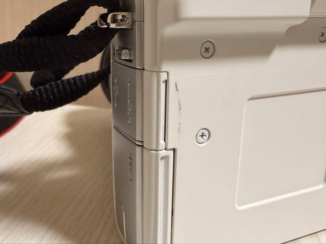 Canon EOS M100 ミラーレス一眼　ダブルレンズキット ホワイト