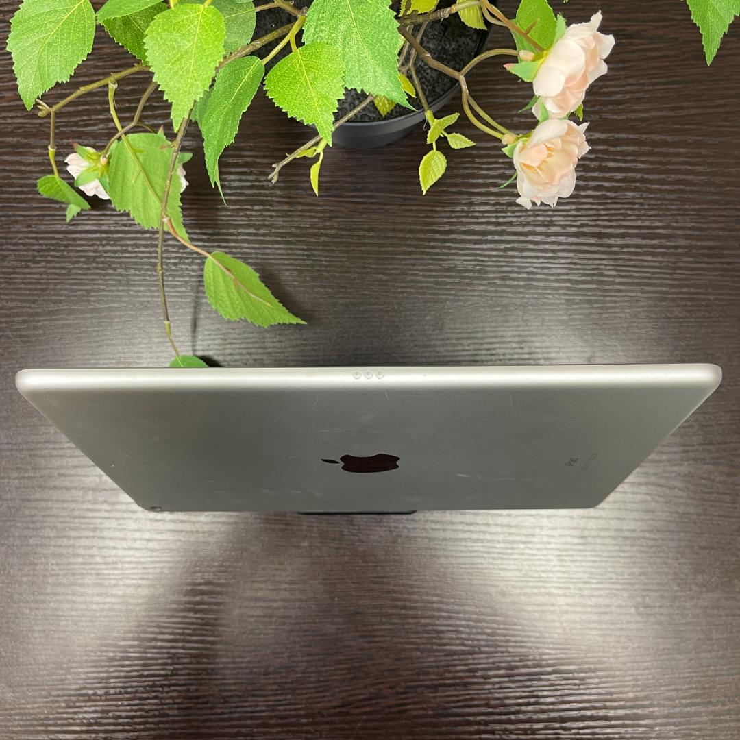 iPad(第7世代) 128Gb シルバー Wi-Fiモデル 送料無料