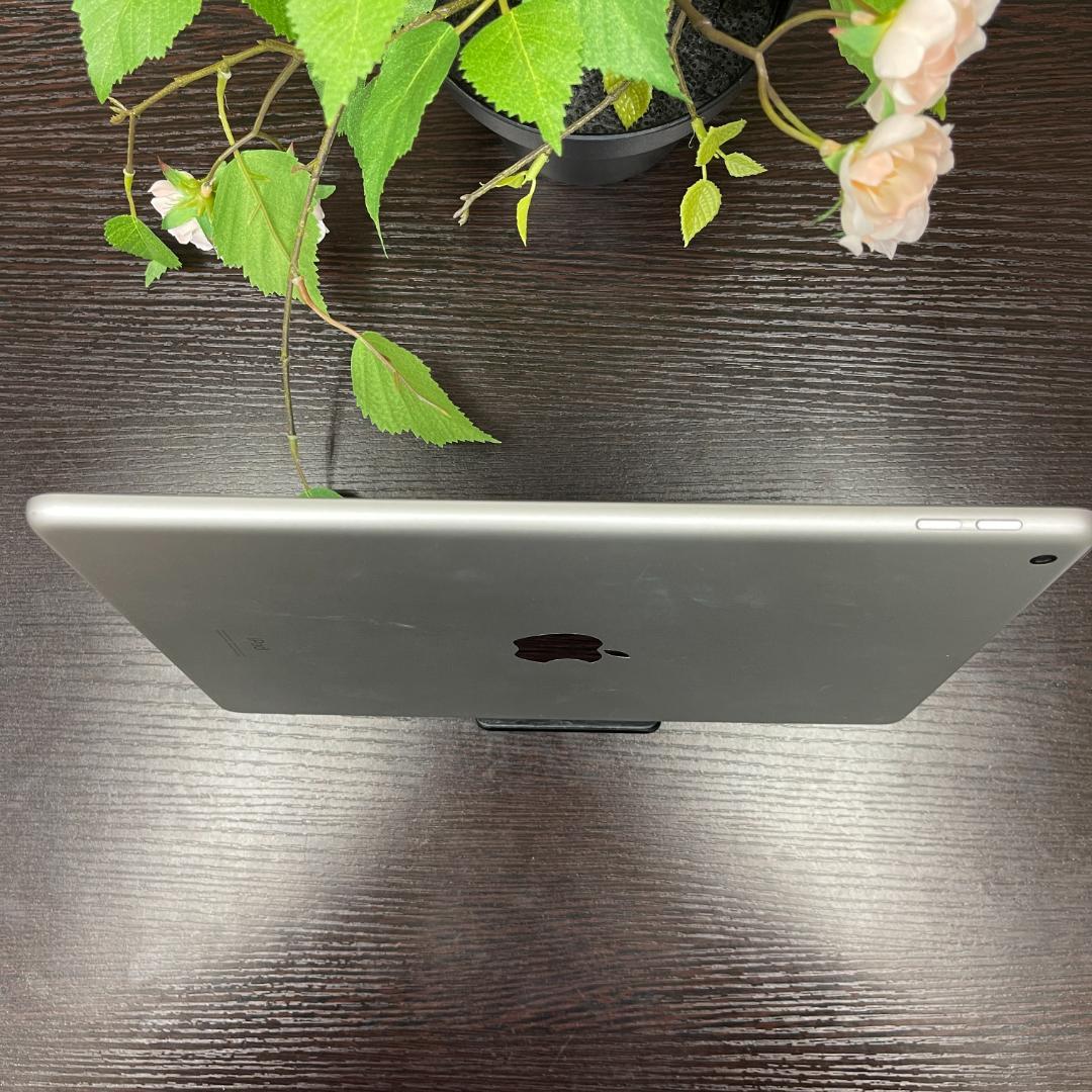 iPad(第7世代) 128Gb シルバー Wi-Fiモデル 送料無料