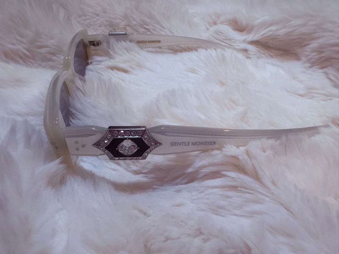 ホワイト ラウンド型 サングラス ケース付き