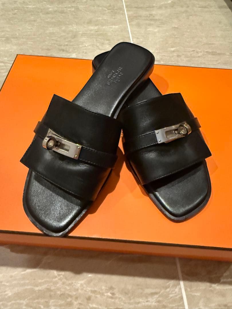 HERMES ブラック サンダル 37 【ジュリア】