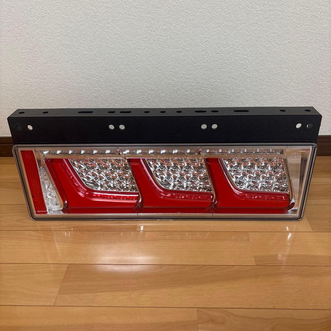 新車外し　小糸製作所　LEDテールランプ　ノーマルターン