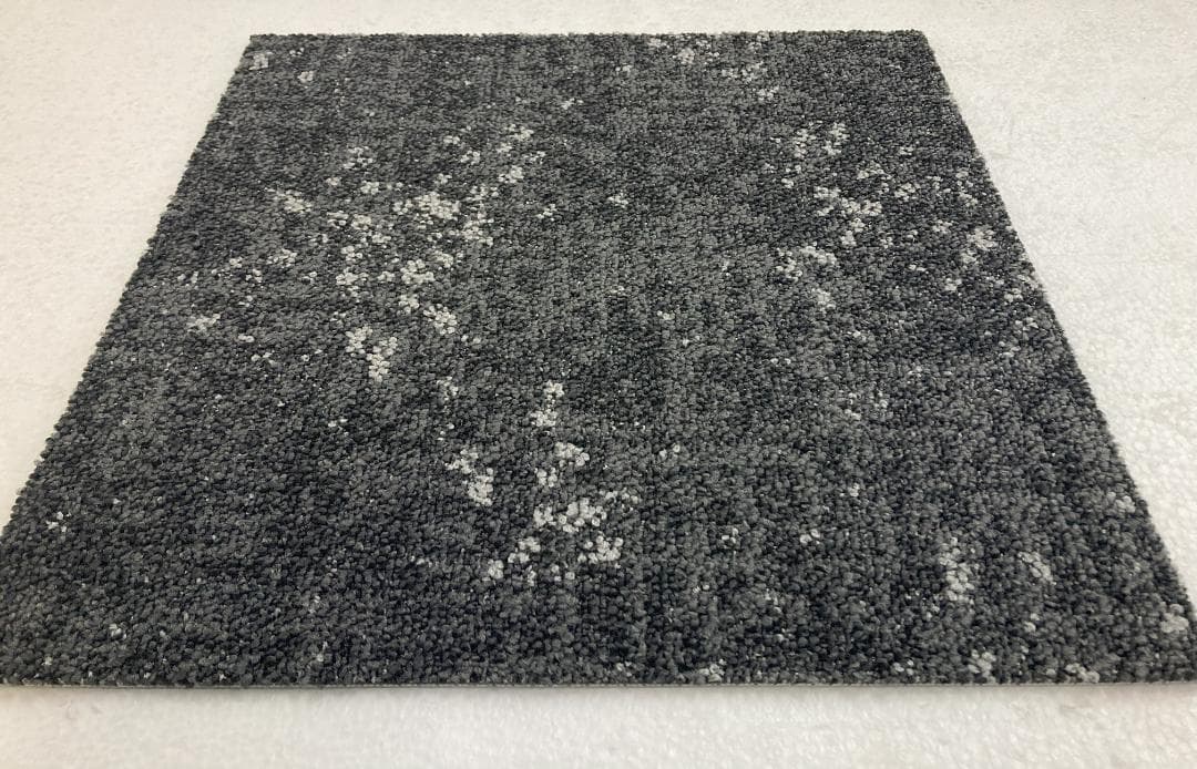 kuma　タイルカーペット　新品・未使用　国内メーカー　アウトレット