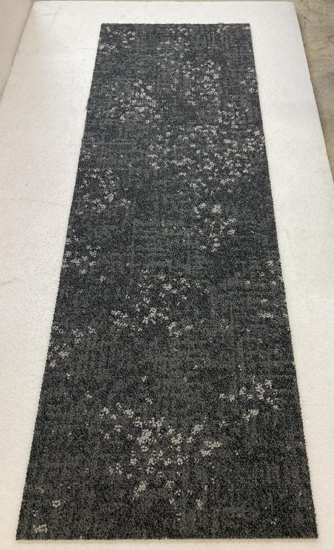 kuma　タイルカーペット　新品・未使用　国内メーカー　アウトレット